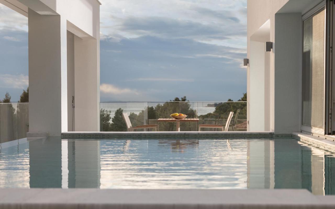 Nikiti Botanic Pool Suites Luaran gambar