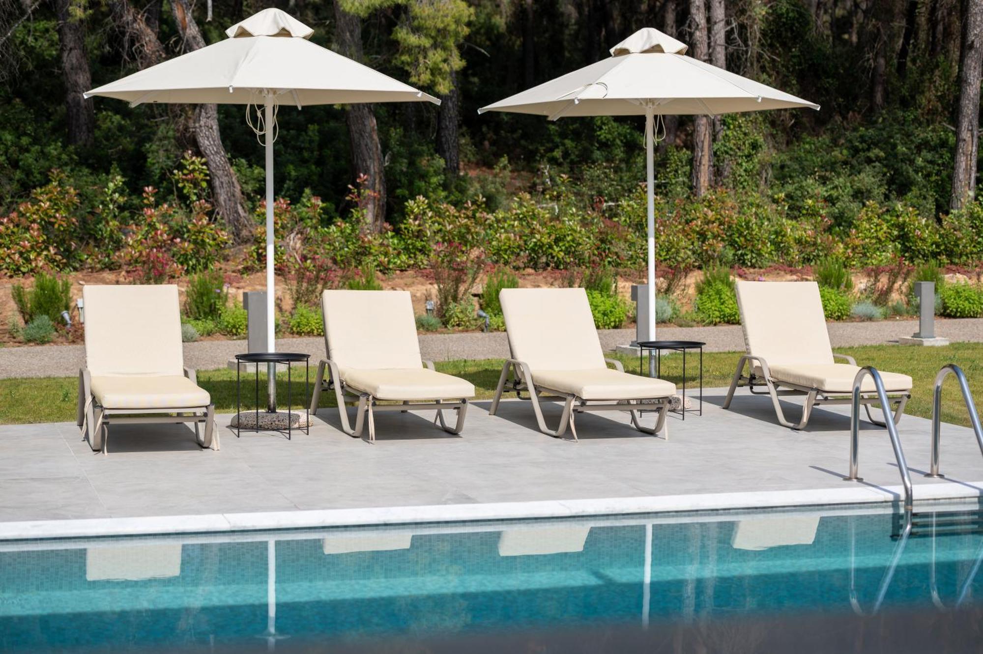 Nikiti Botanic Pool Suites Luaran gambar