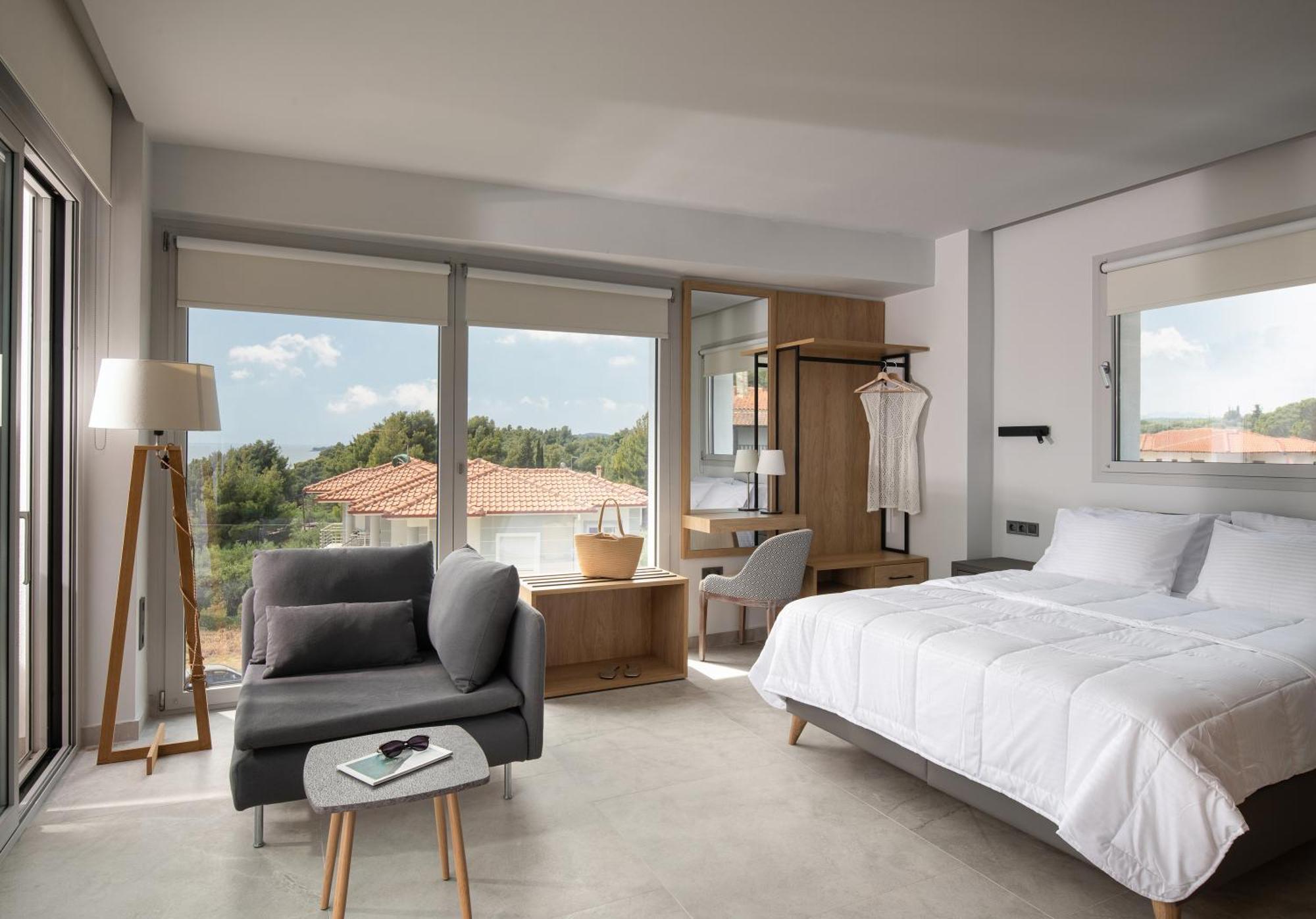 Nikiti Botanic Pool Suites Luaran gambar